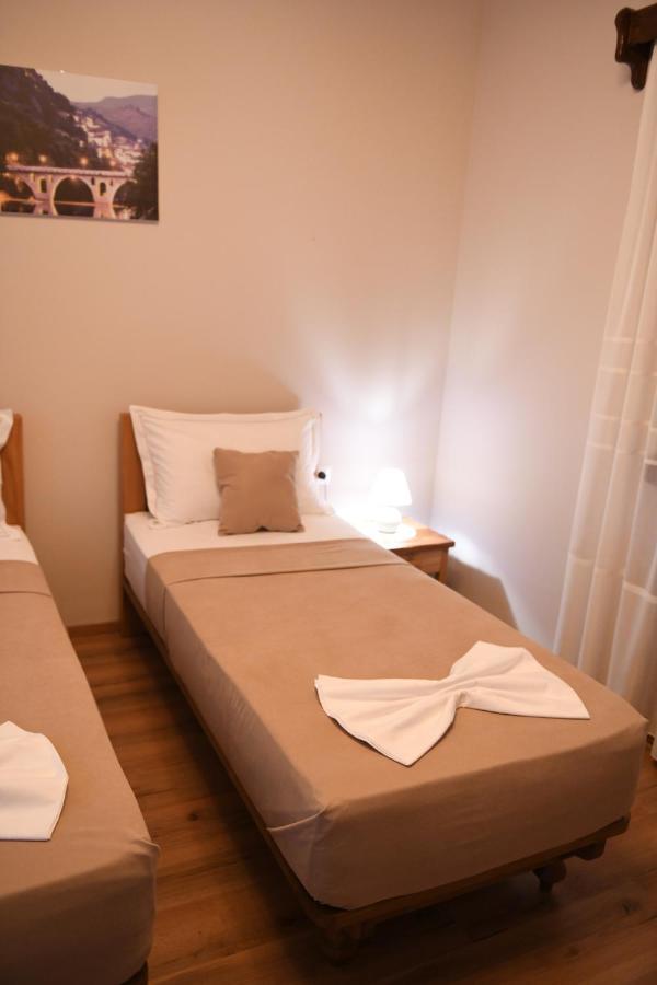 Guesthouse Leo Berat Exterior photo
