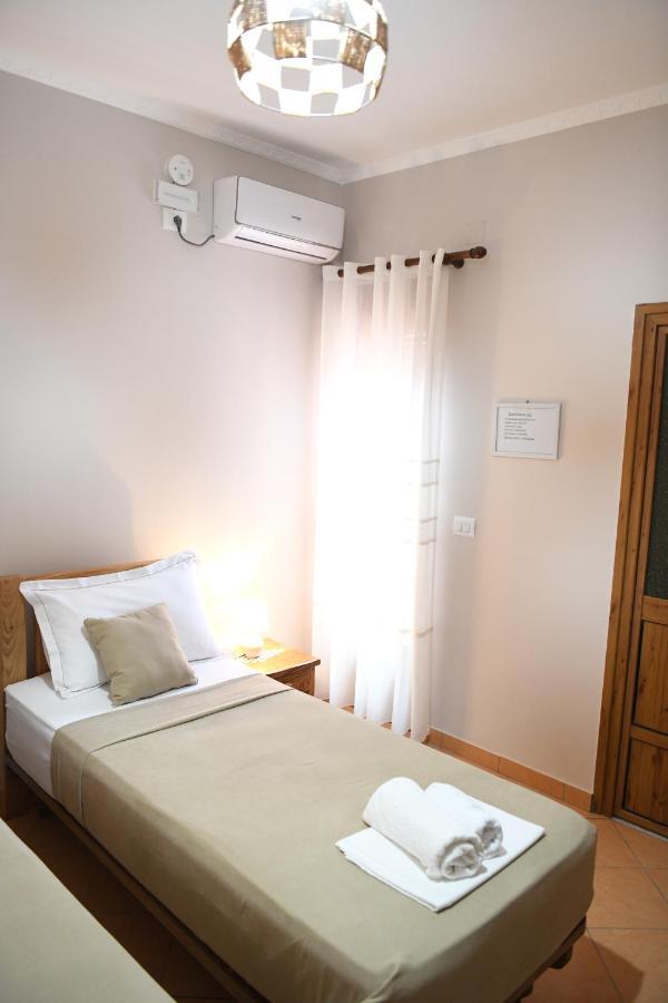 Guesthouse Leo Berat Exterior photo