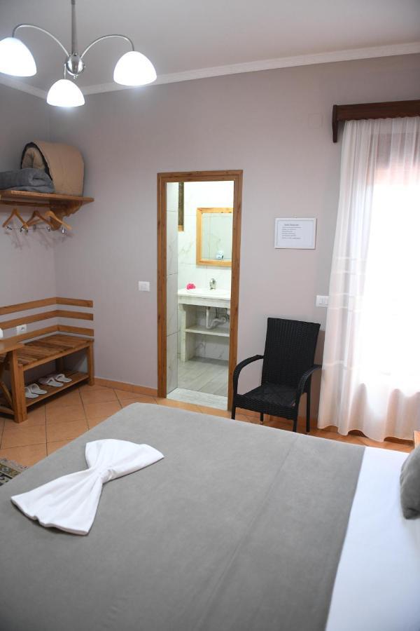 Guesthouse Leo Berat Exterior photo